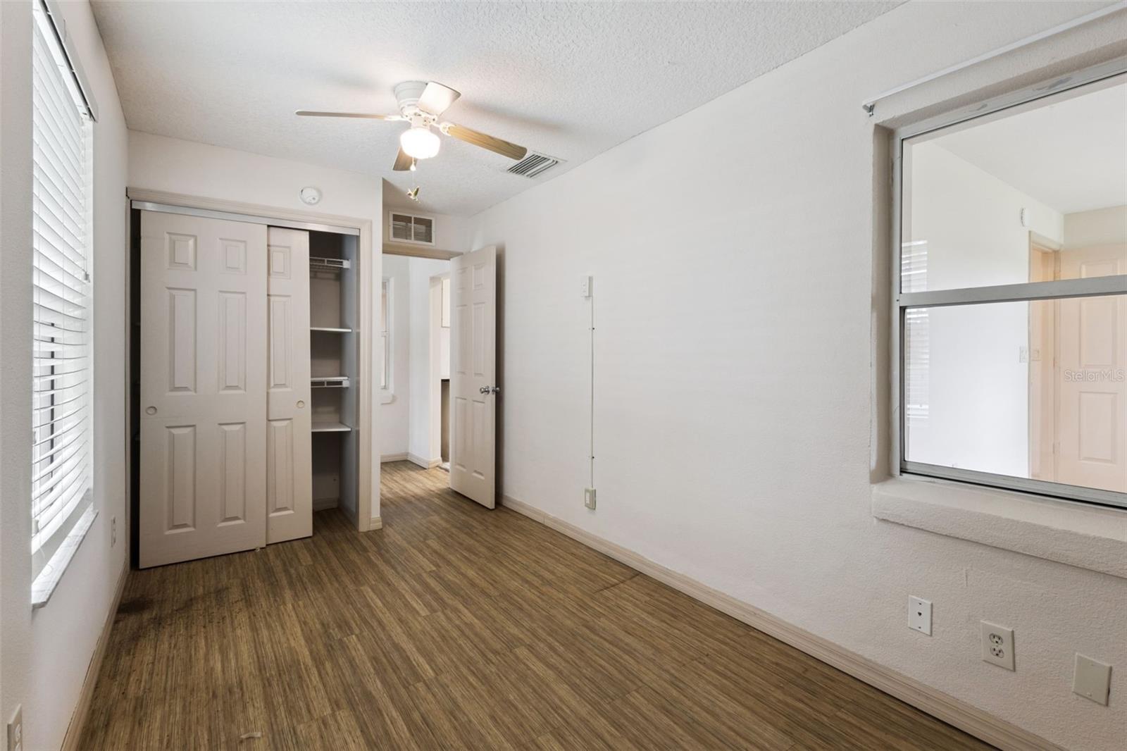 LEESBURG ROYAL OAK ESTATES - Residential