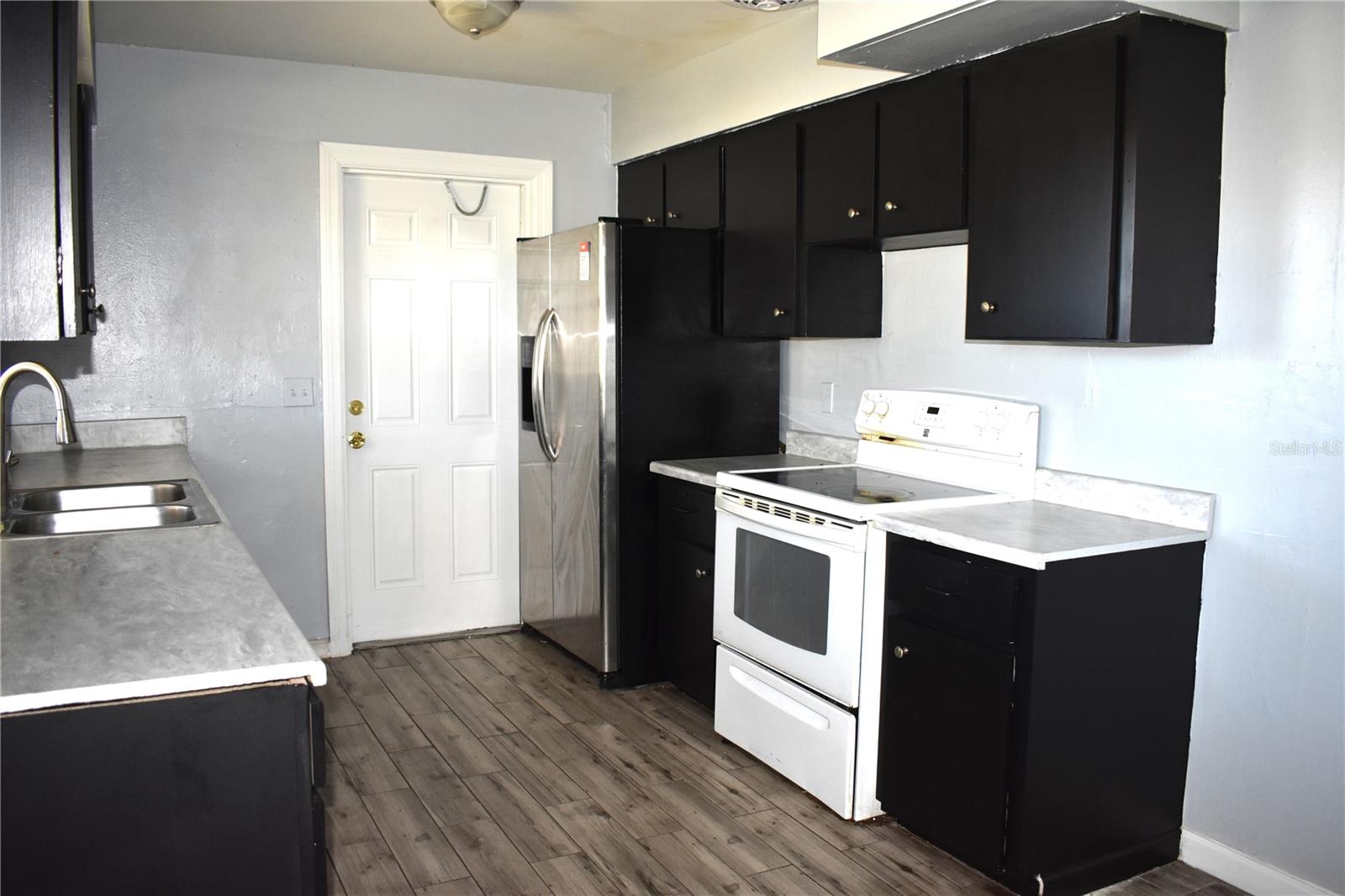 ROBINSVILLE SEC 01 - Residential Lease