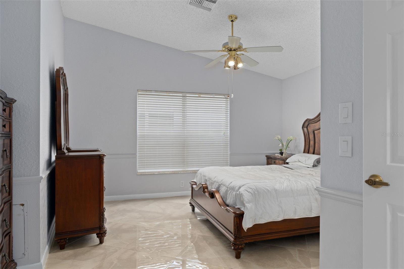 LAKESIDE VILLAGE - Residential