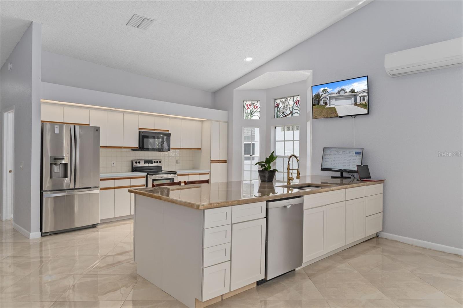 LAKESIDE VILLAGE - Residential