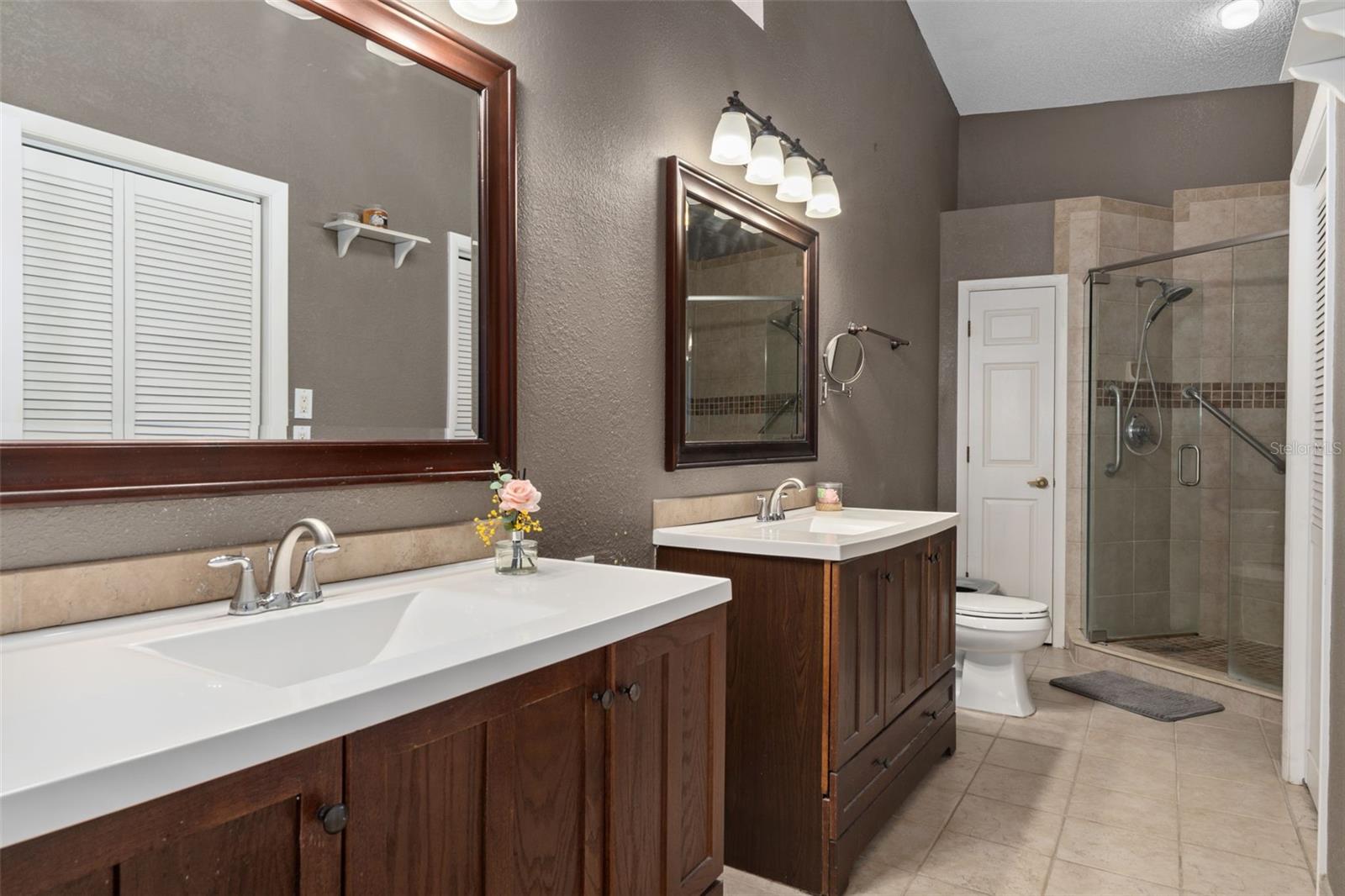 LAKESIDE VILLAGE - Residential