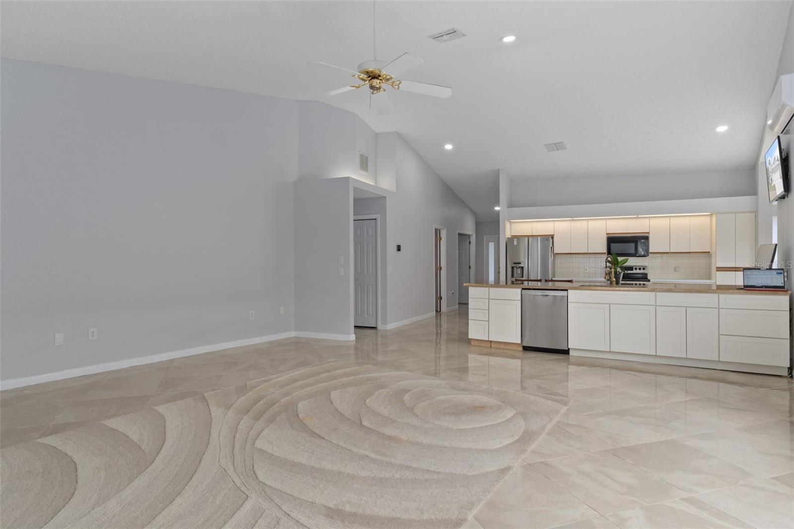 LAKESIDE VILLAGE - Residential