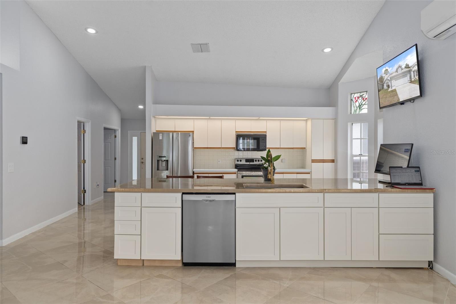 LAKESIDE VILLAGE - Residential