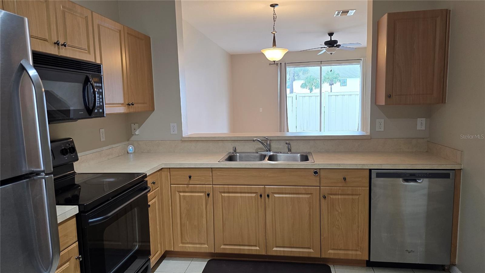 FOREST LAKE TWNHMS PH I - Residential Lease