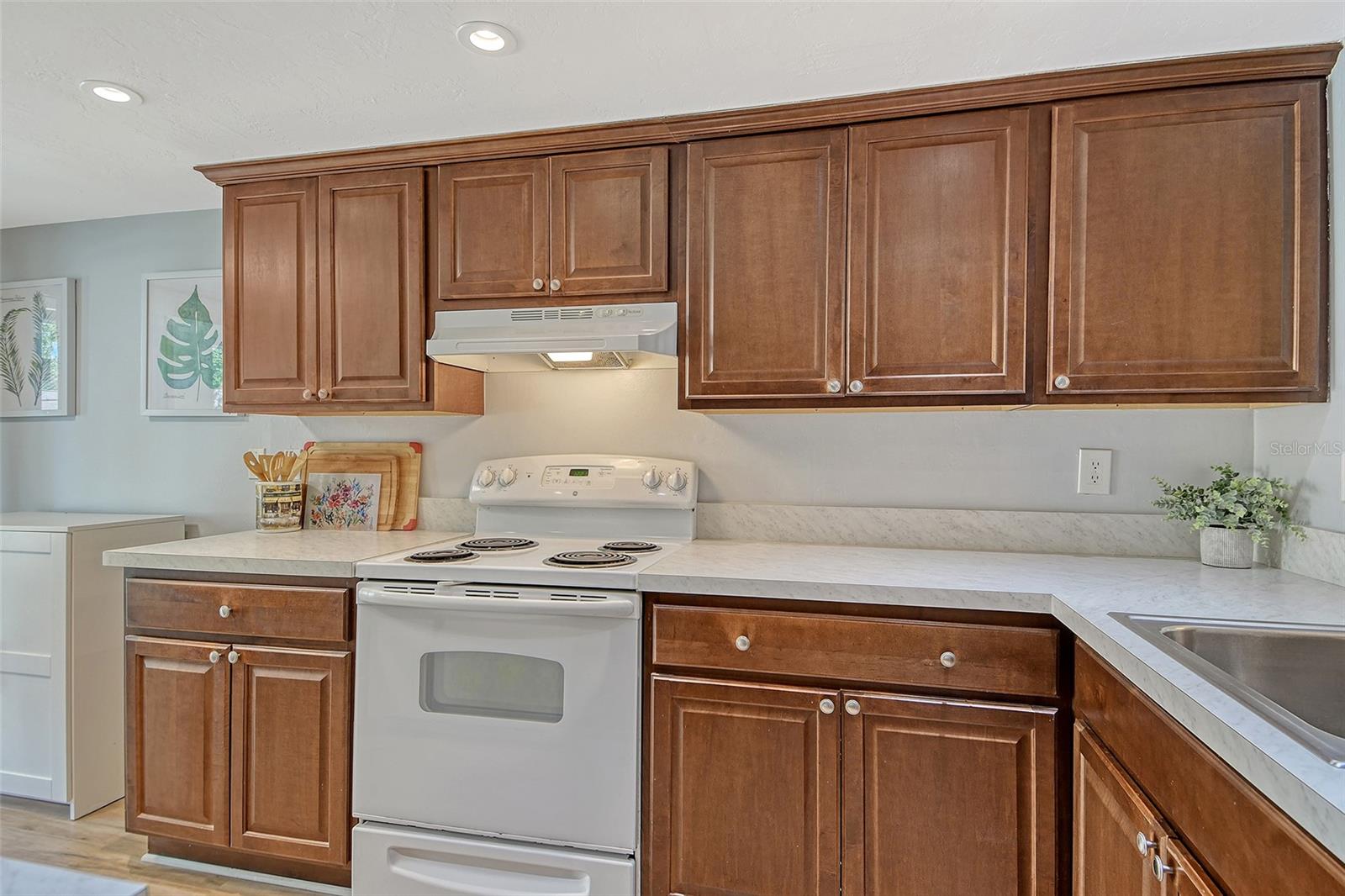 WEDGEWOOD LAKE - Residential