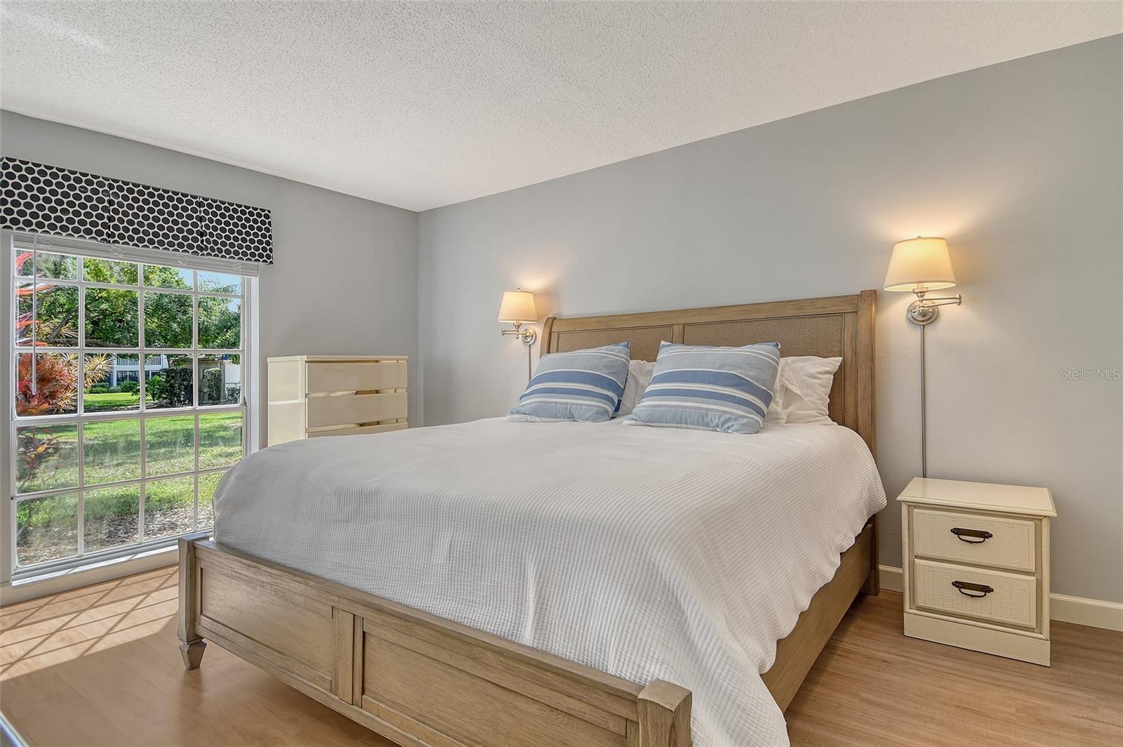 WEDGEWOOD LAKE - Residential