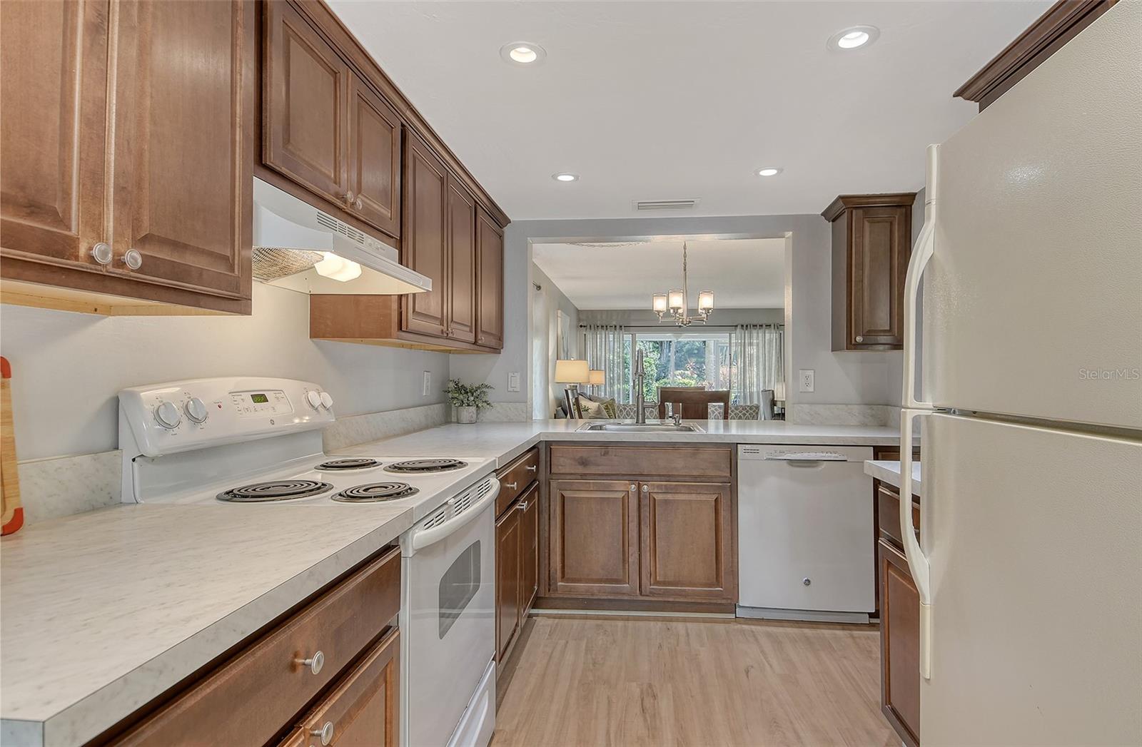 WEDGEWOOD LAKE - Residential