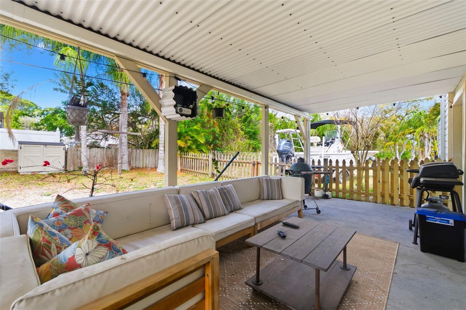 ACREAGE - Residential Income