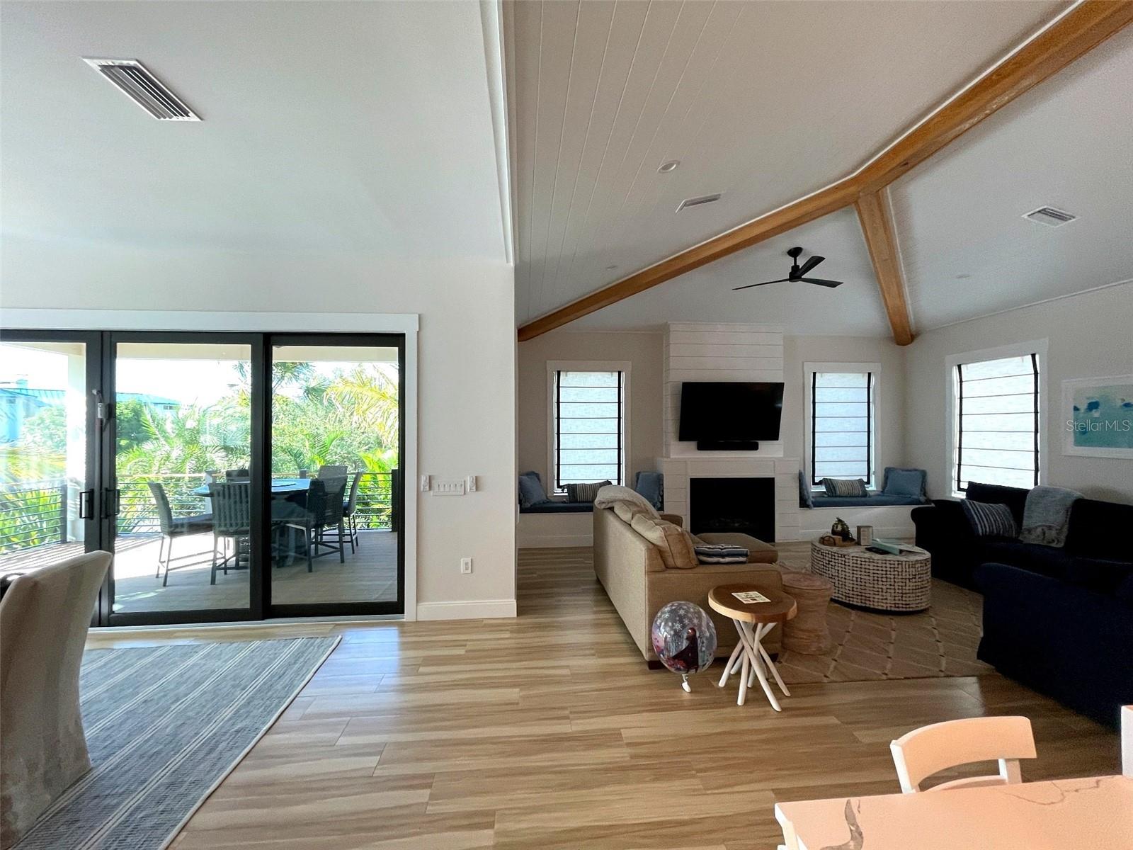 HOLMES BEACH 17TH UNIT - Residential