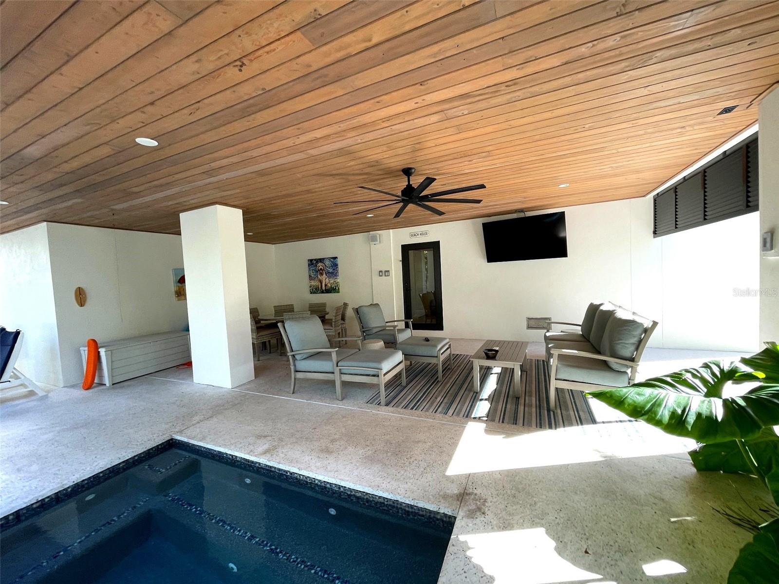 HOLMES BEACH 17TH UNIT - Residential