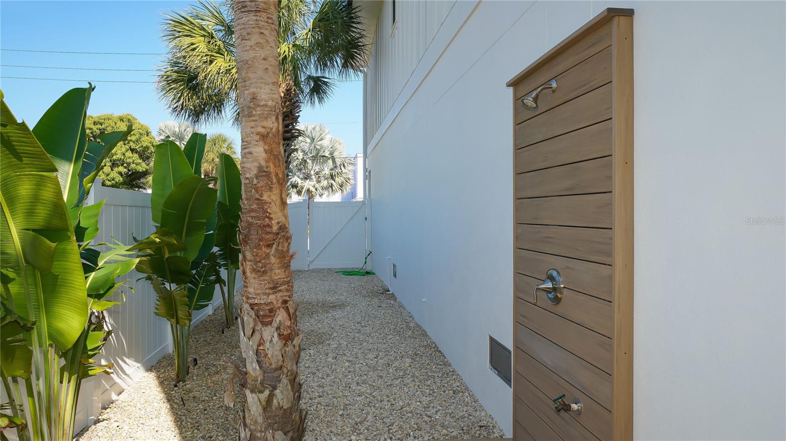 HOLMES BEACH 17TH UNIT - Residential