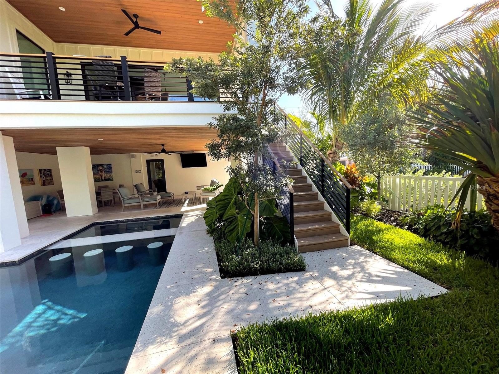 HOLMES BEACH 17TH UNIT - Residential