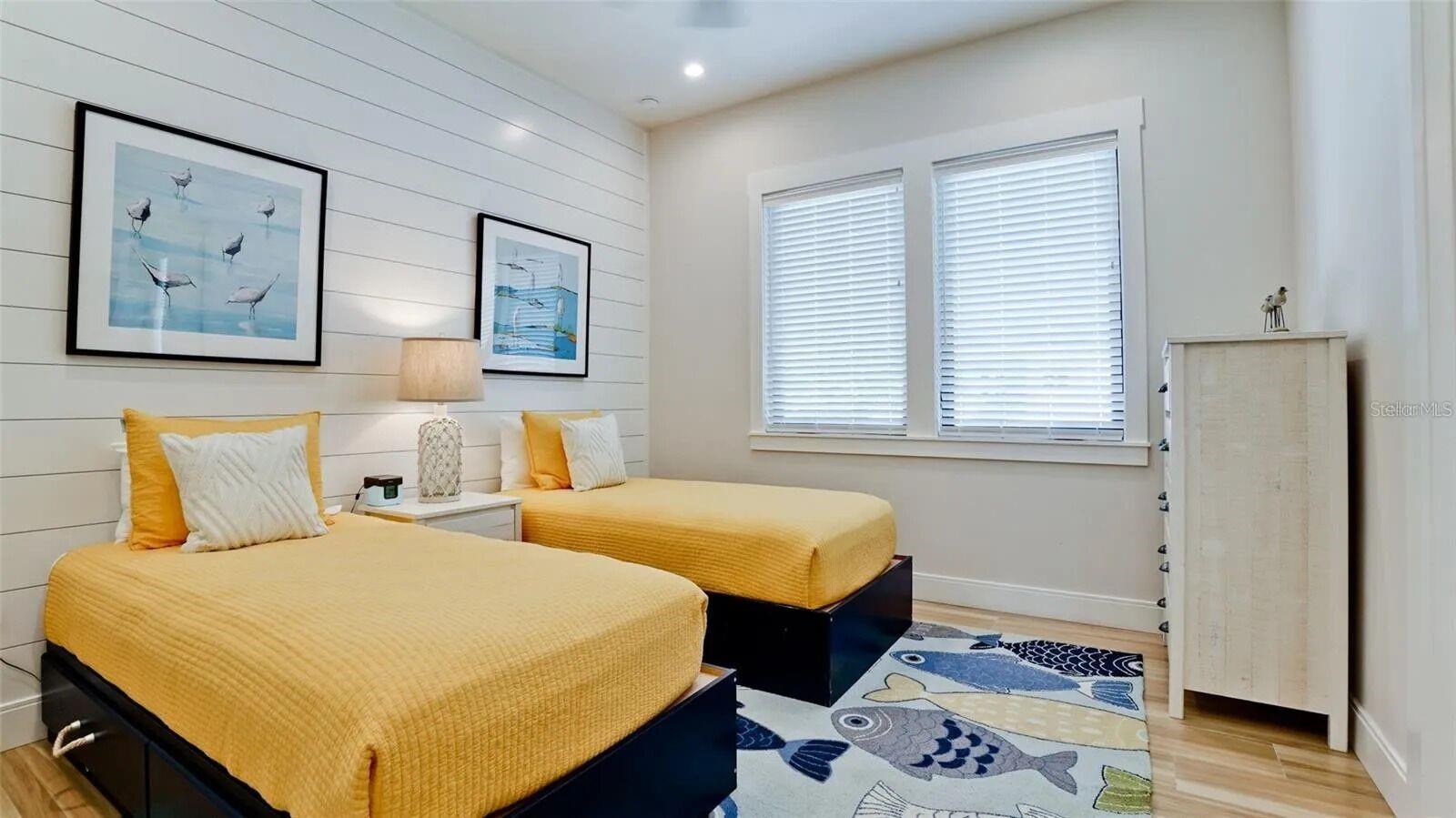 HOLMES BEACH 17TH UNIT - Residential