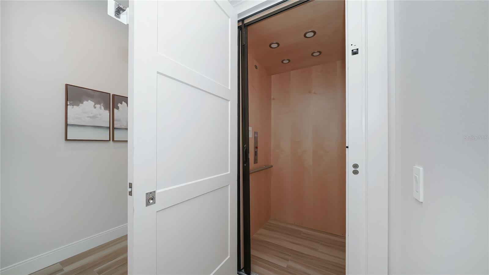 HOLMES BEACH 17TH UNIT - Residential