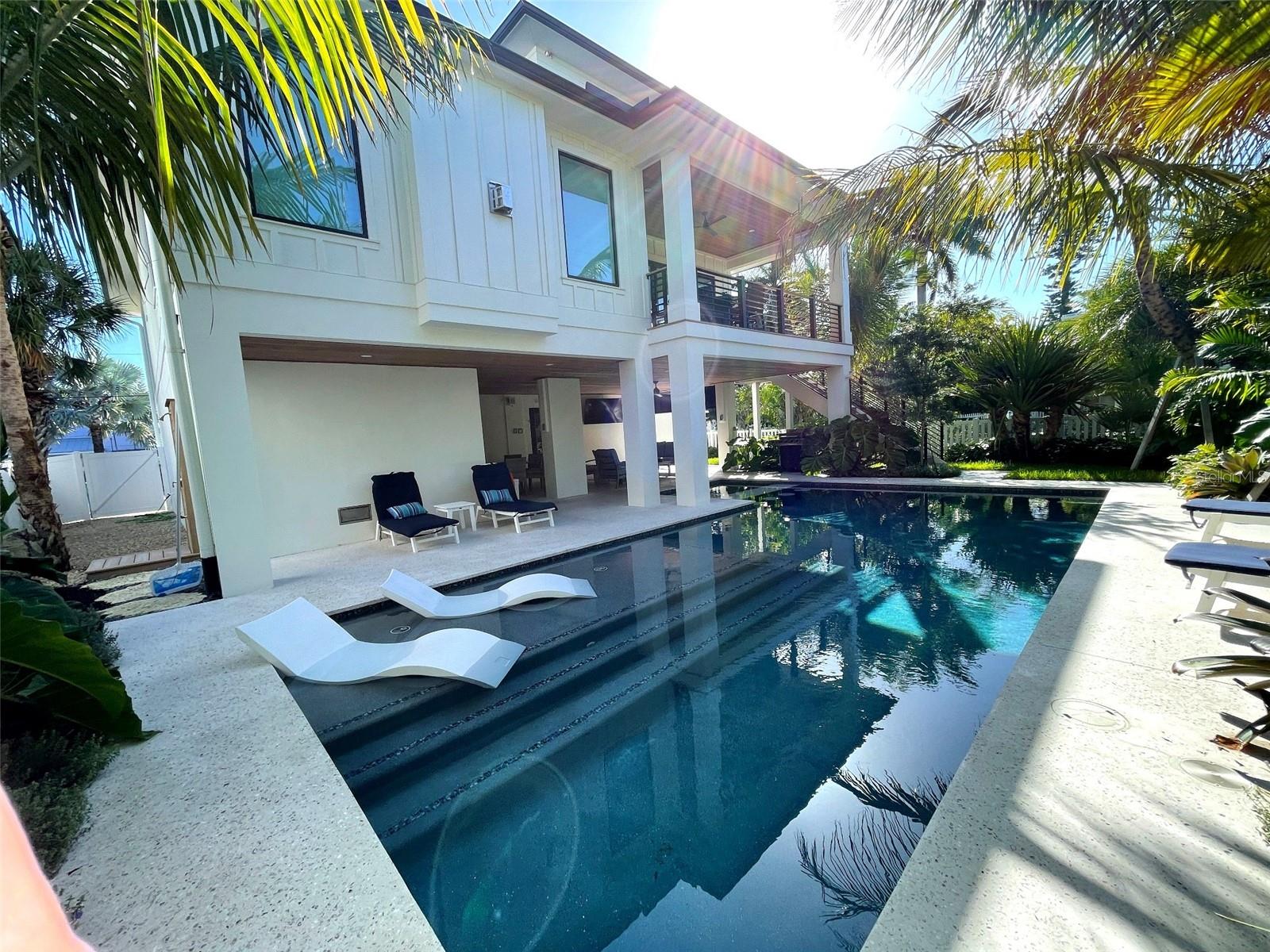 HOLMES BEACH 17TH UNIT - Residential