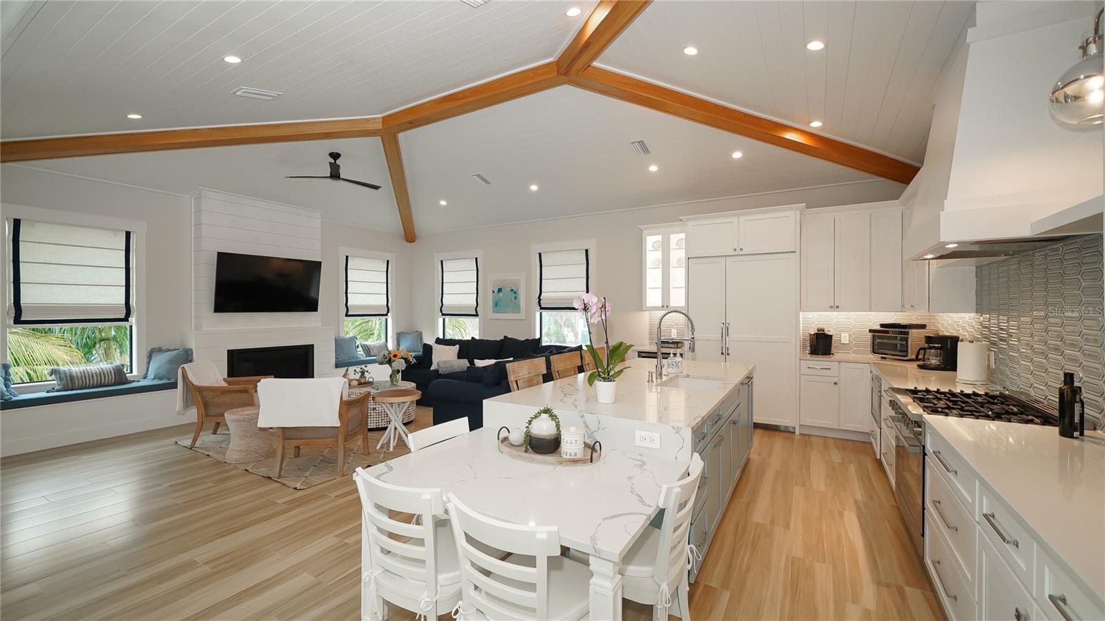 HOLMES BEACH 17TH UNIT - Residential