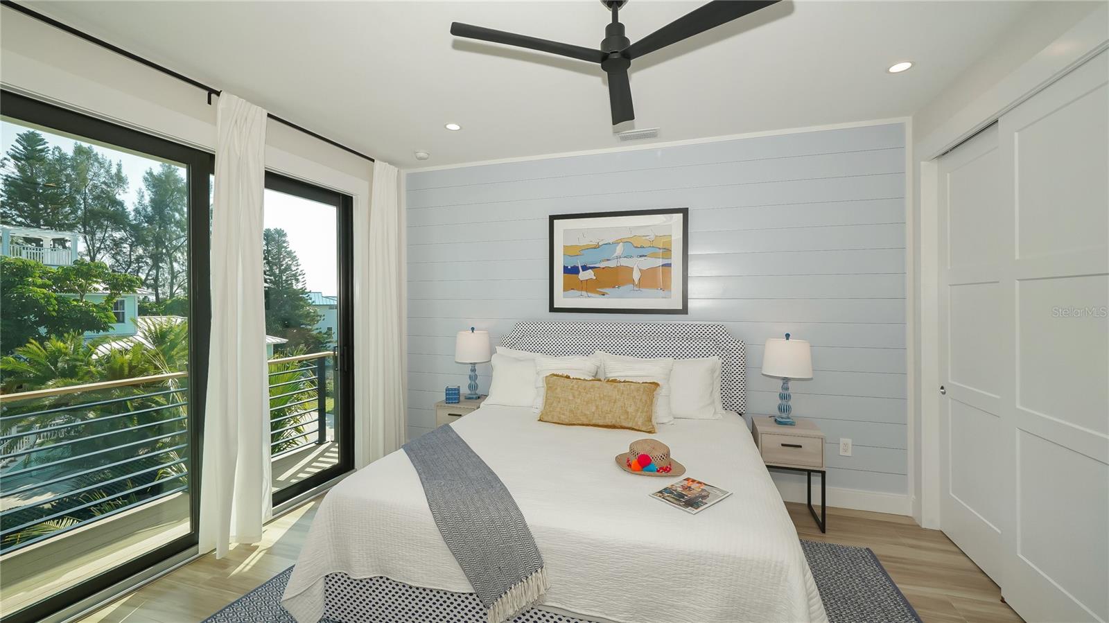 HOLMES BEACH 17TH UNIT - Residential