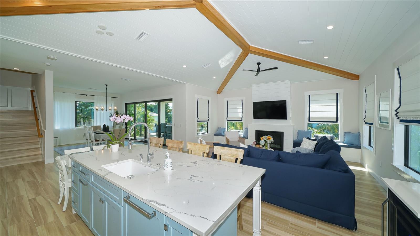 HOLMES BEACH 17TH UNIT - Residential