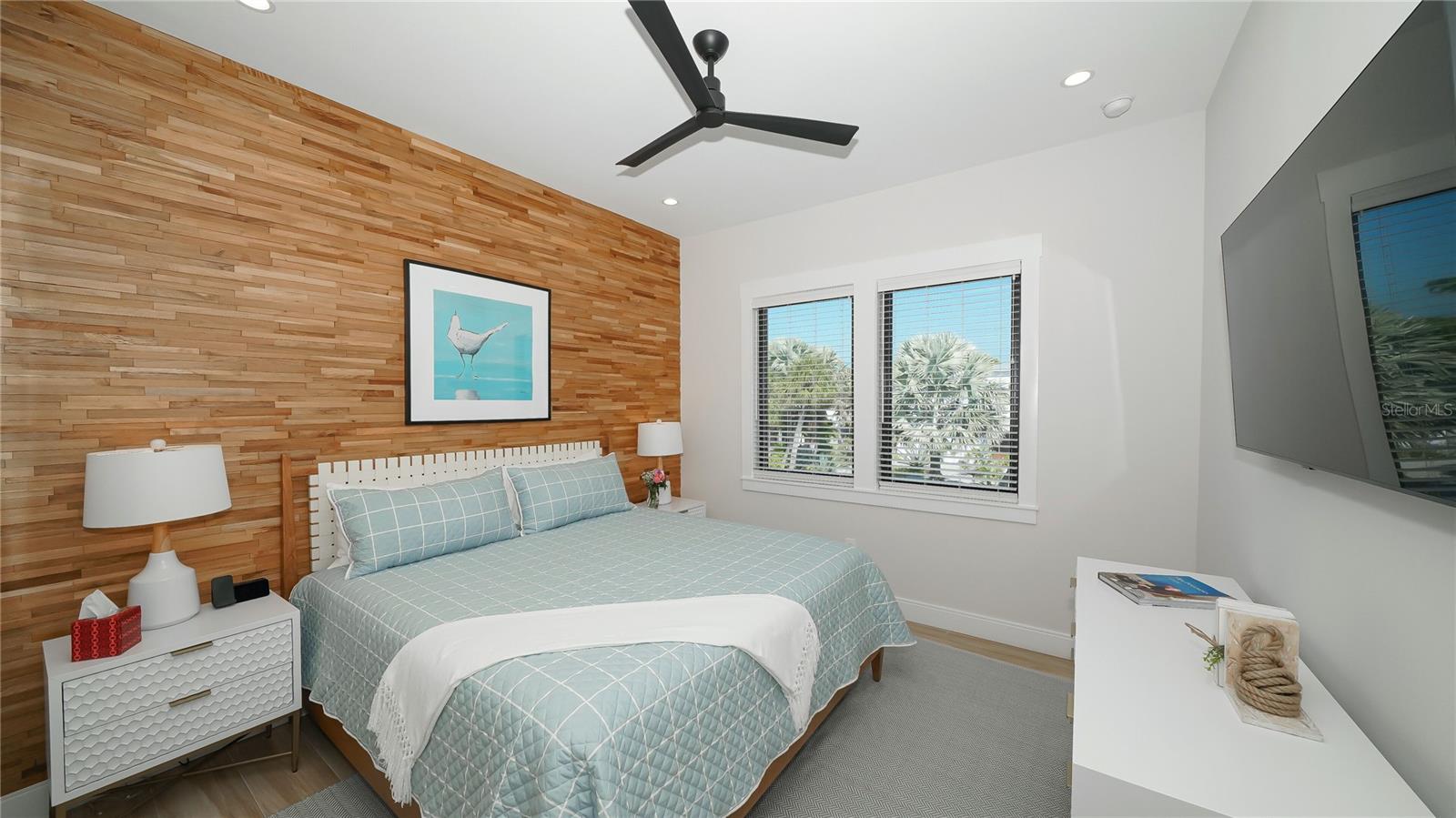 HOLMES BEACH 17TH UNIT - Residential