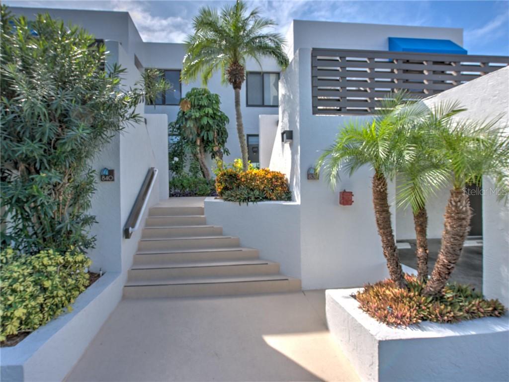 GORGEOUS SHORT TERM RENTAL!!!! Bayport Beach & Tennis Club is an amenity-rich community at sea's edge and is situated in the middle of Longboat Key. This 2 bedroom, 2 bathroom fully FURNISHED rental is tastefully and brilliantly decorated. This residence offers a wonderful retreat as a Seasonal rental or a shorter Monthly respite. Bayporters' enjoy an active island lifestyle with 4 Har Tru tennis courts, a Jr. Olympic sized (heated) pool, private fishing pier, kayak facilities, Bocce court and amazing nature trails. The spacious clubhouse, with fitness and full kitchen, hosts a number of social activities. Simply walk across the street to private beach on the Gulf of Mexico for morning beachcombing, surf casting or memorable sunsets.