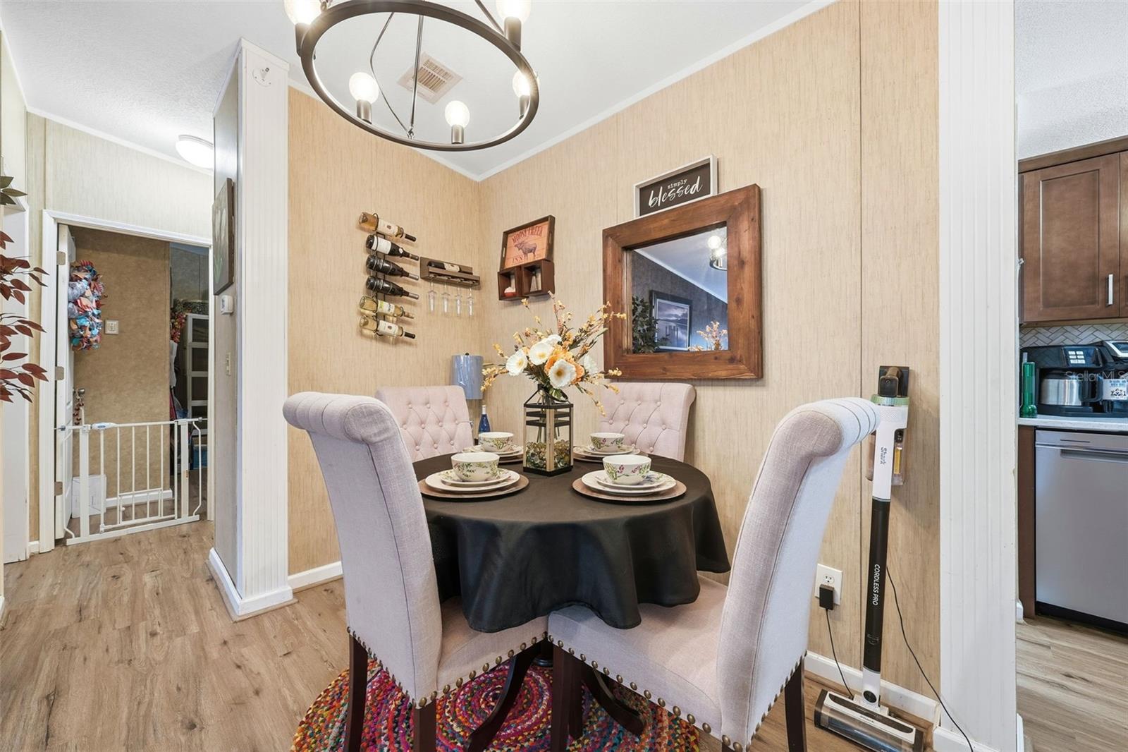 LAKE GEORGE MANOR - Residential