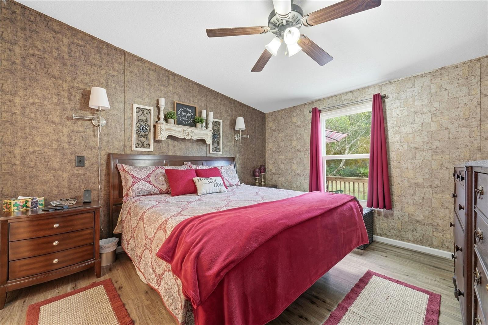 LAKE GEORGE MANOR - Residential