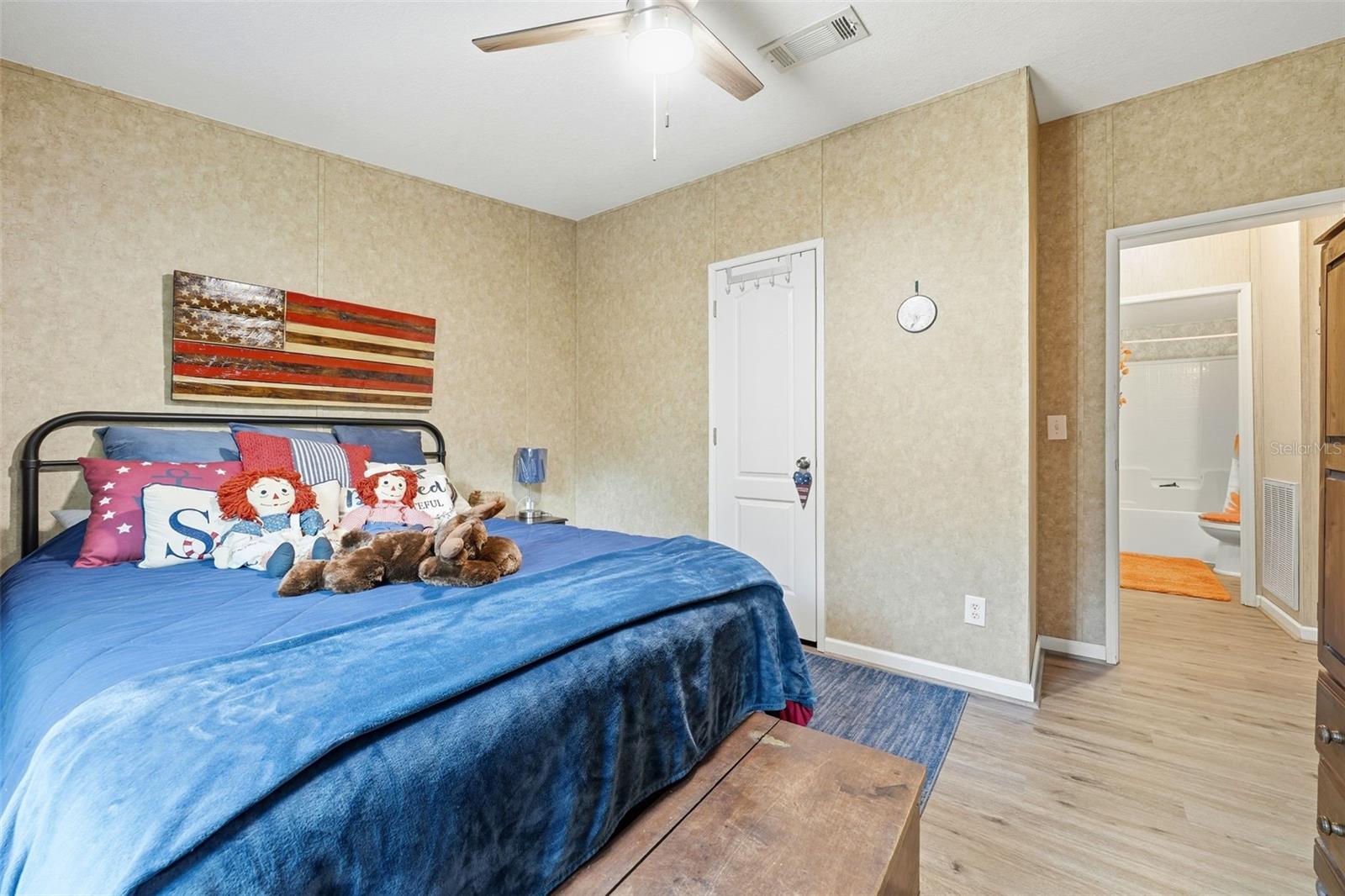 LAKE GEORGE MANOR - Residential