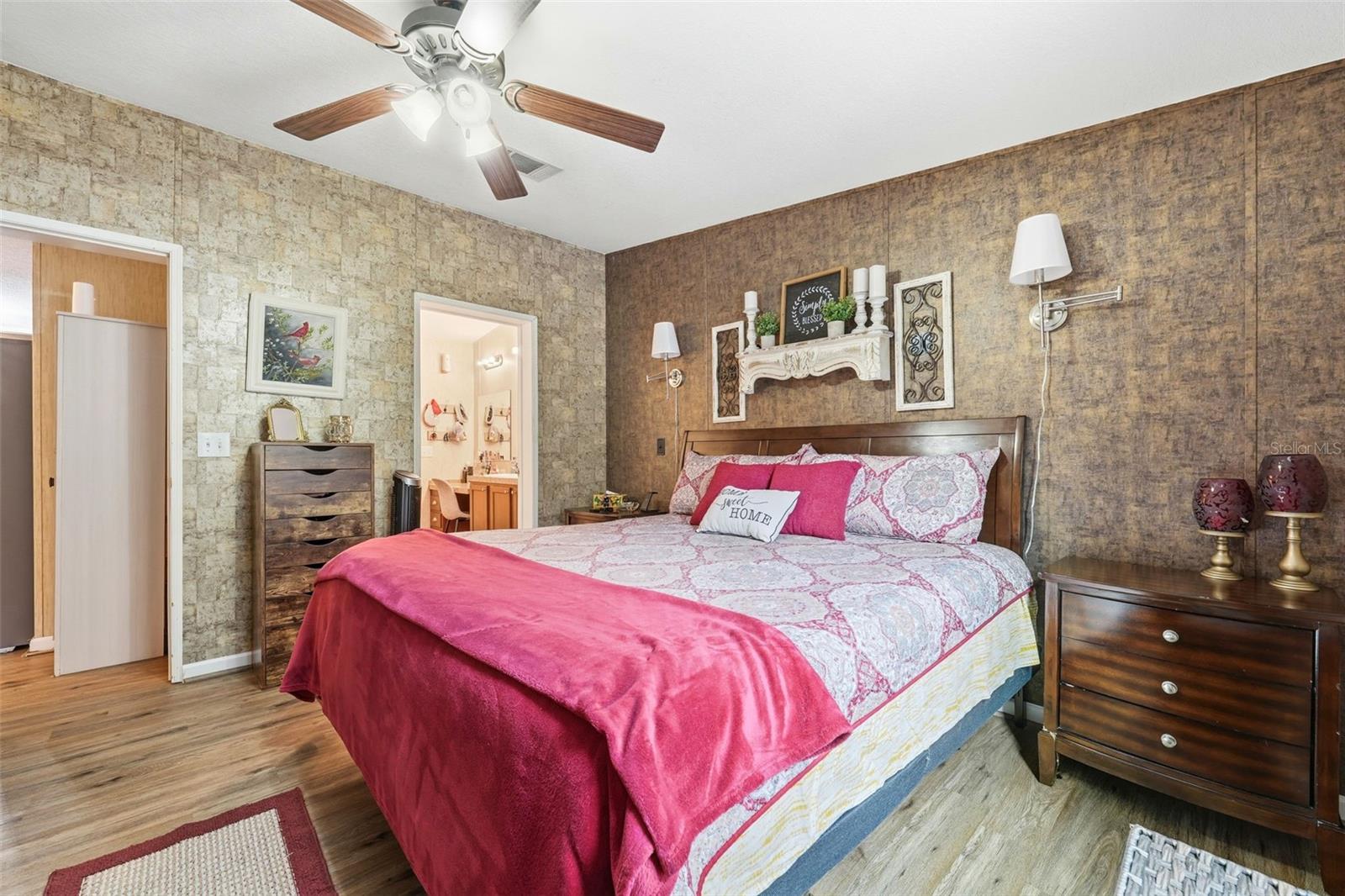 LAKE GEORGE MANOR - Residential