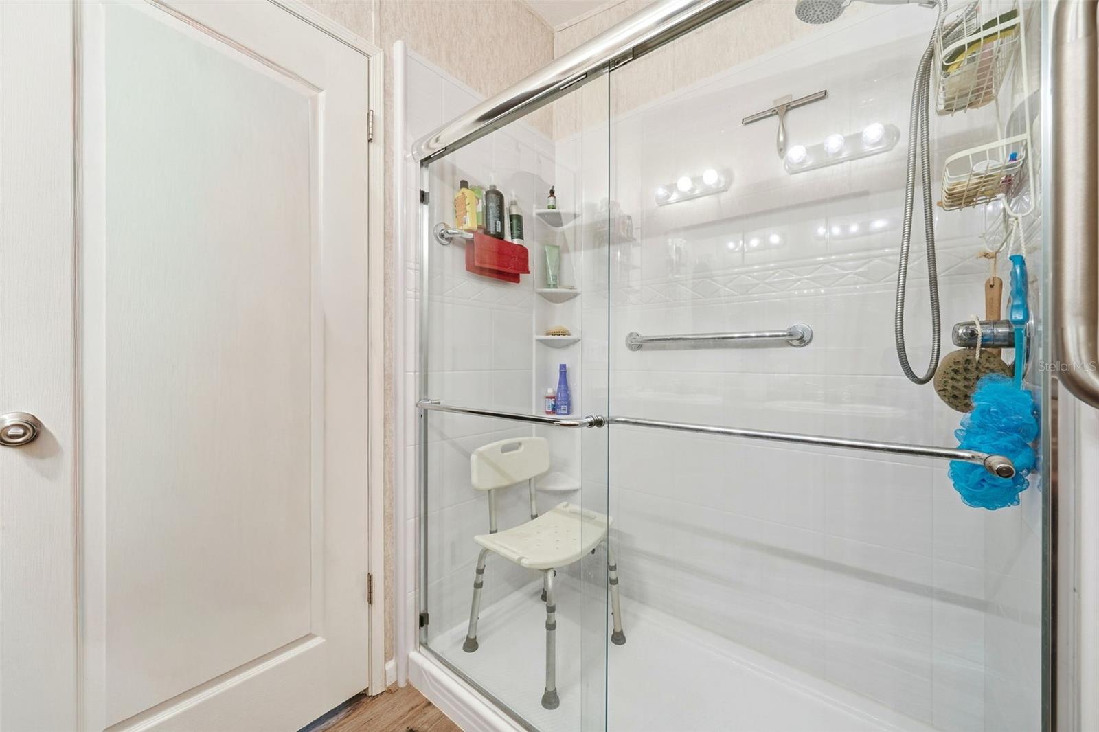 LAKE GEORGE MANOR - Residential