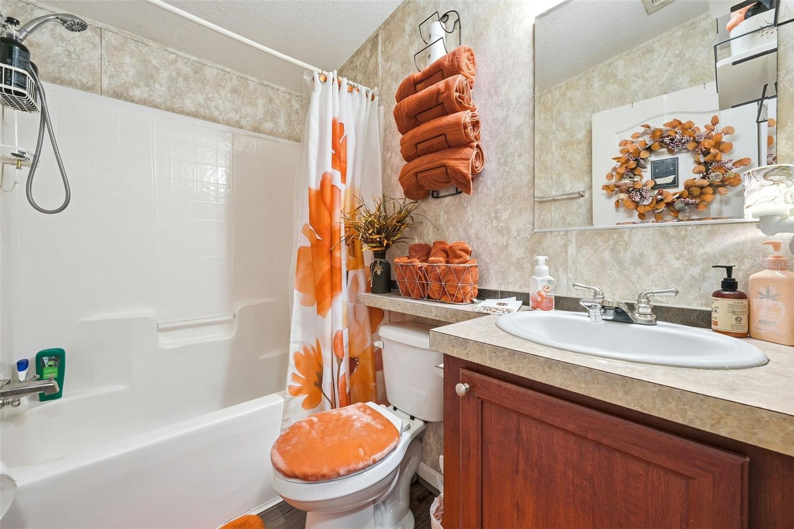 LAKE GEORGE MANOR - Residential