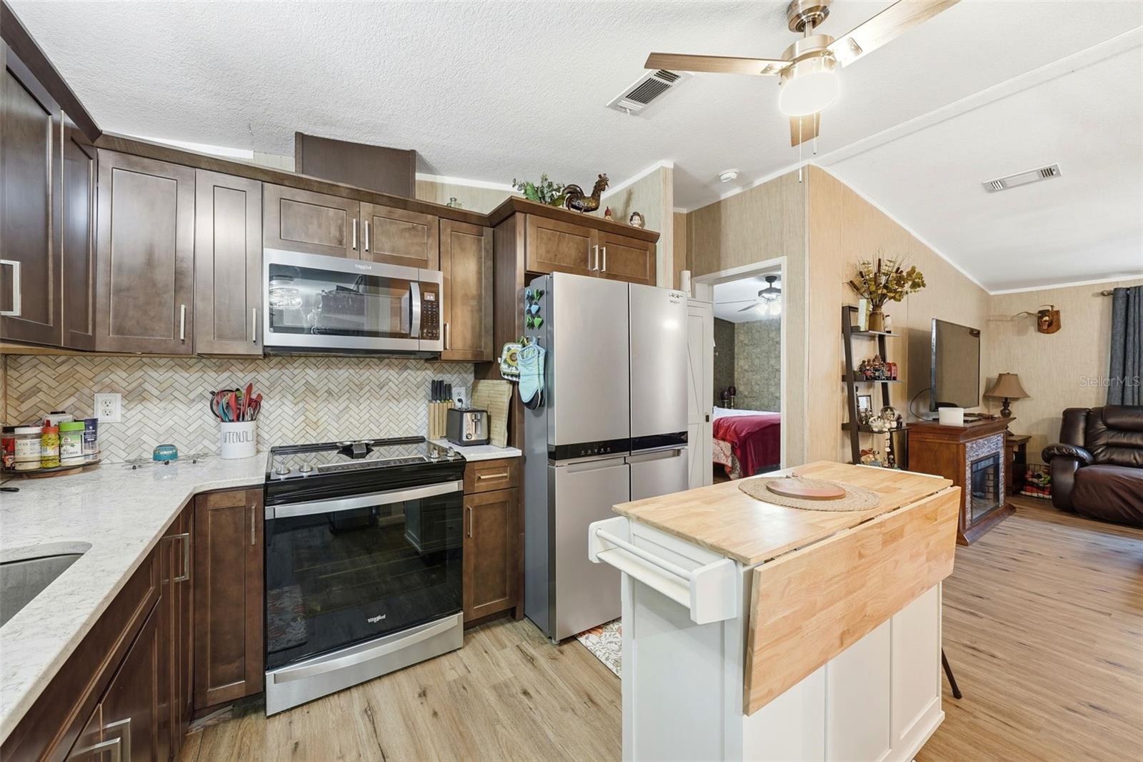 LAKE GEORGE MANOR - Residential