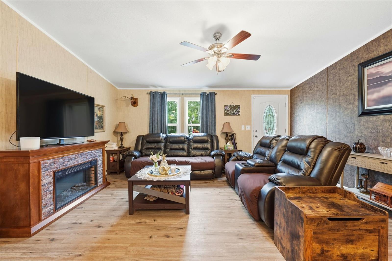 LAKE GEORGE MANOR - Residential