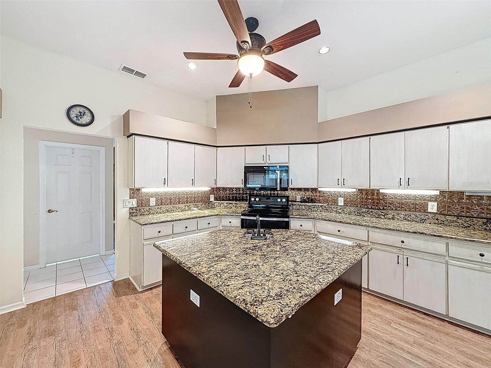 RAINBOW SPGS COUNTRY CLUB ESTATE - Residential