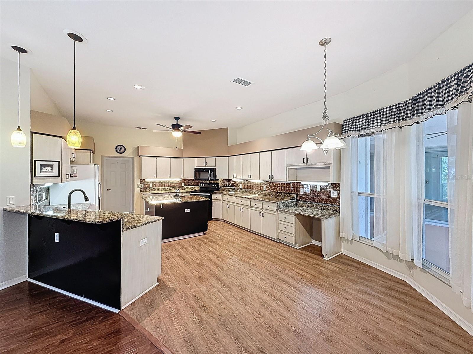 RAINBOW SPGS COUNTRY CLUB ESTATE - Residential