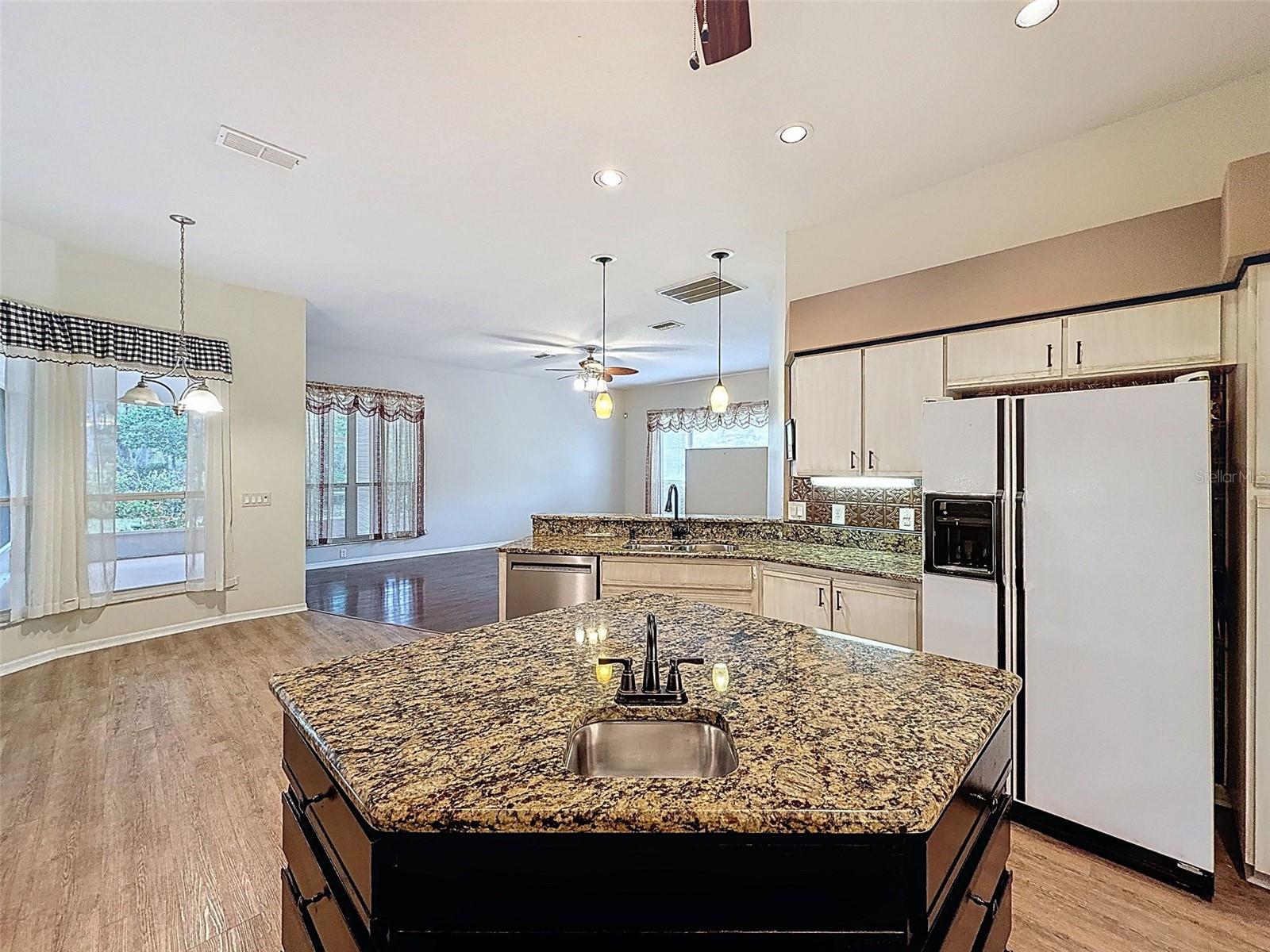 RAINBOW SPGS COUNTRY CLUB ESTATE - Residential