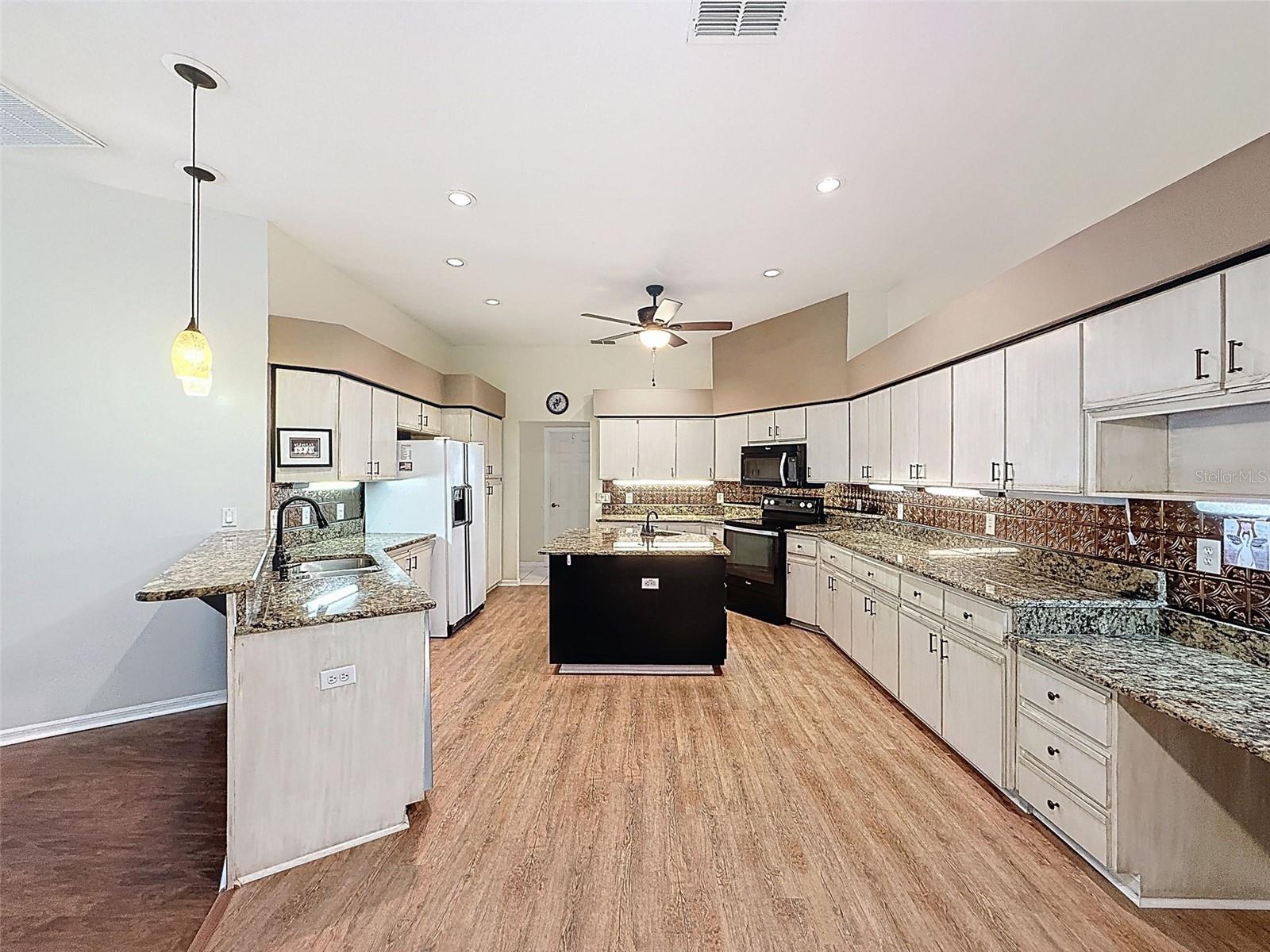 RAINBOW SPGS COUNTRY CLUB ESTATE - Residential