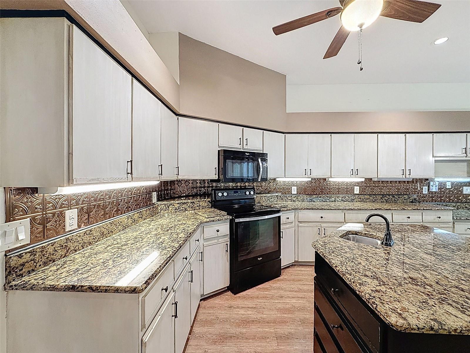 RAINBOW SPGS COUNTRY CLUB ESTATE - Residential