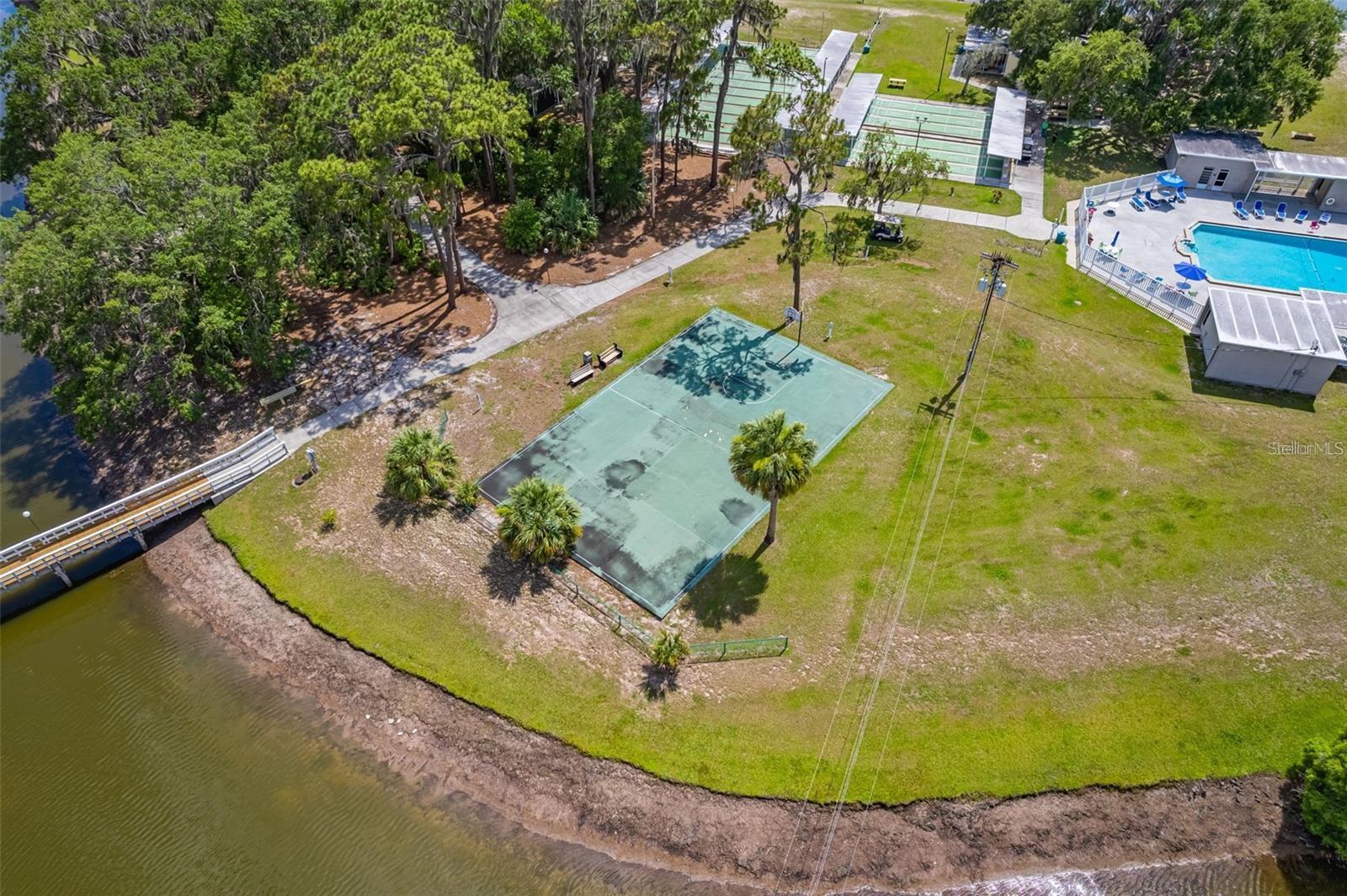 LAKESHORE CLUB - Residential