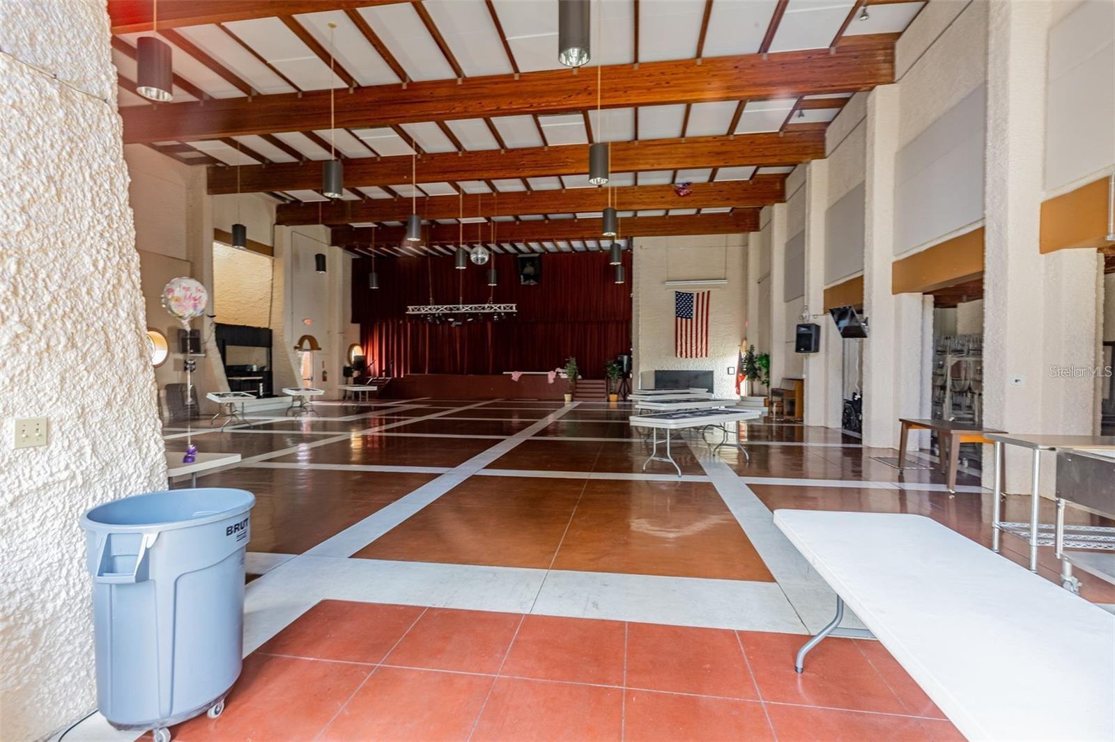 LAKESHORE CLUB - Residential