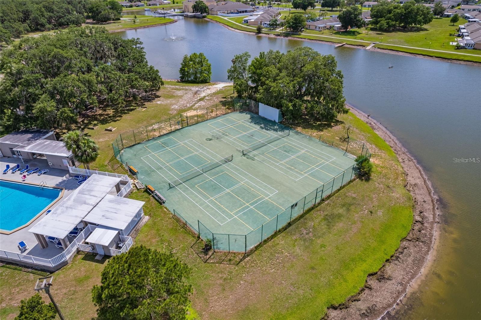 LAKESHORE CLUB - Residential