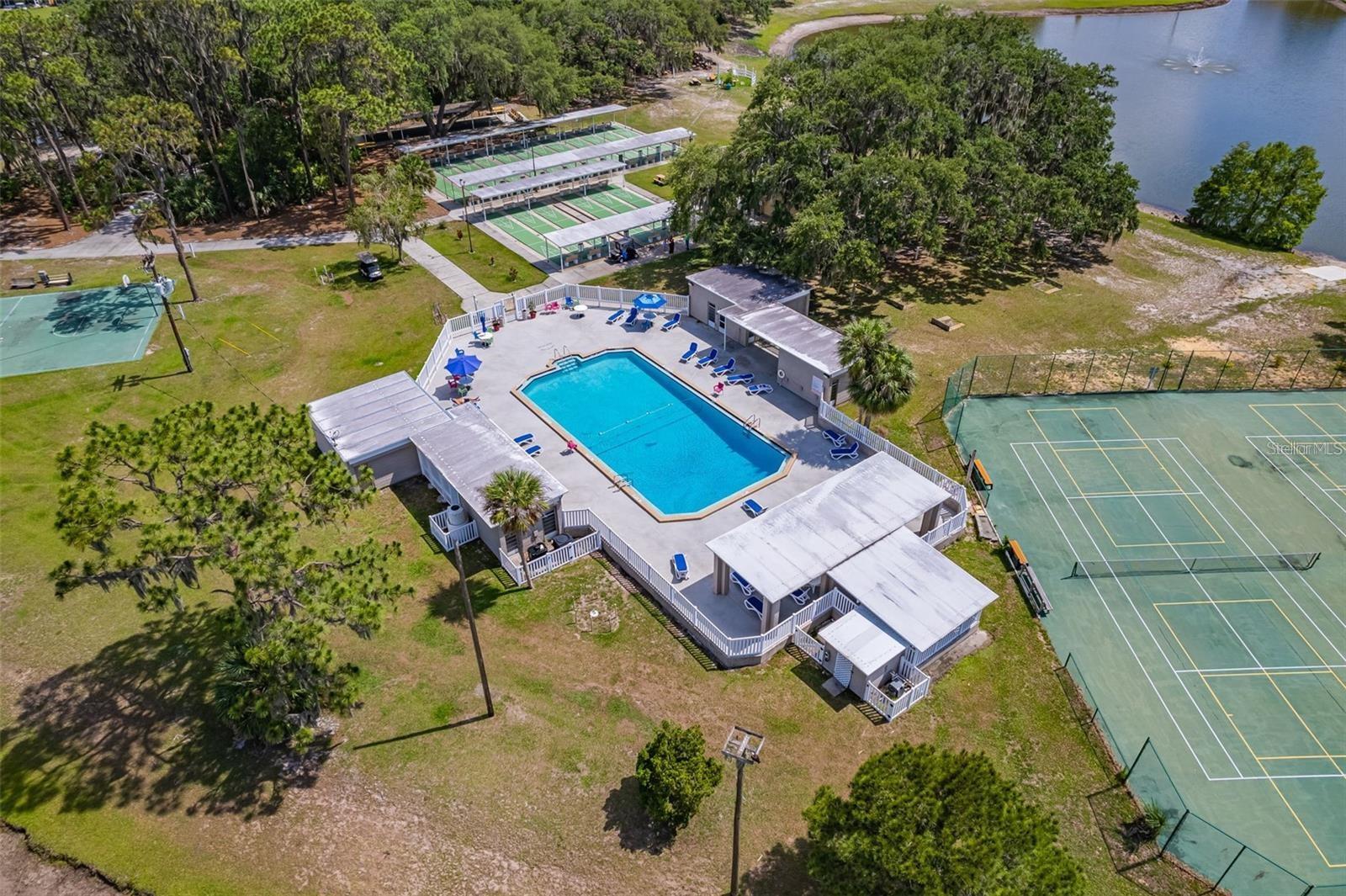 LAKESHORE CLUB - Residential