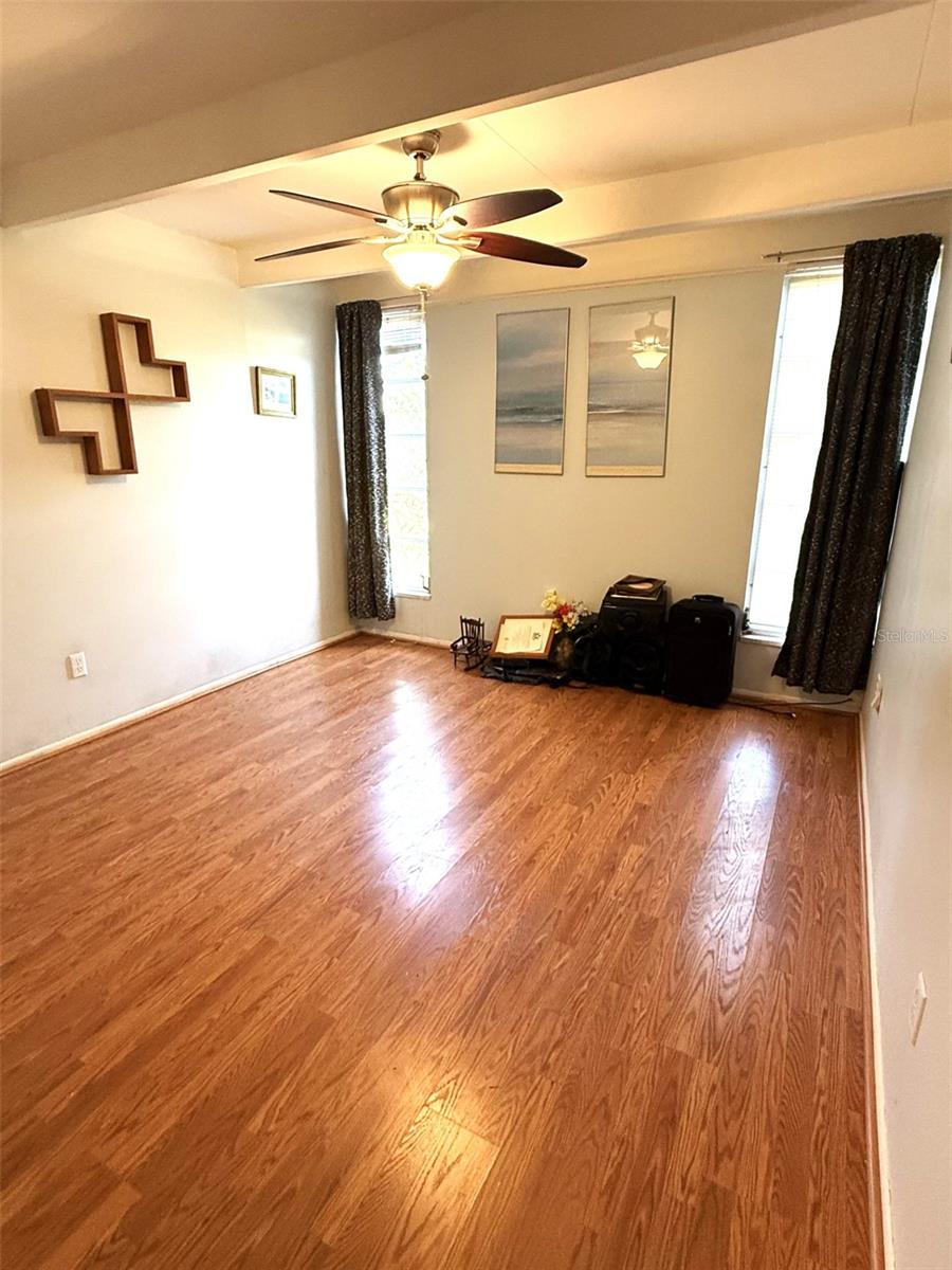 LAKESHORE CLUB - Residential