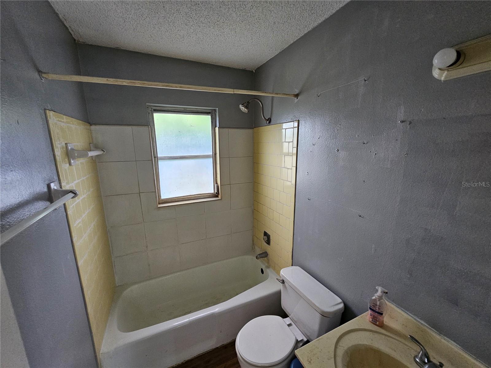 SOUTH VENICE - Residential Lease