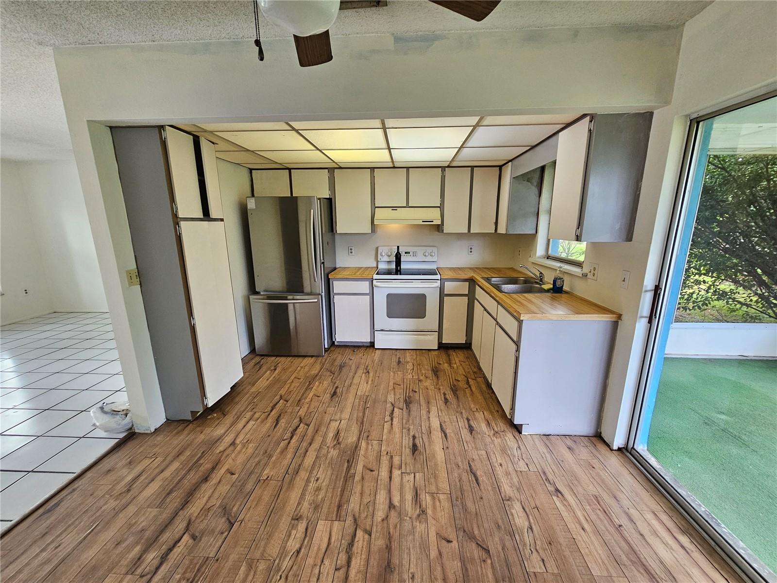 SOUTH VENICE - Residential Lease