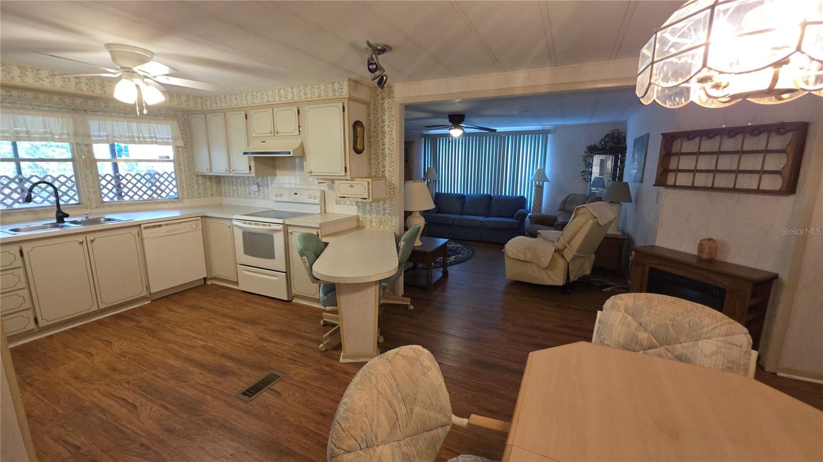 EUSTIS COUNTRY CLUB MANOR MHP UNIT 02A - Residential