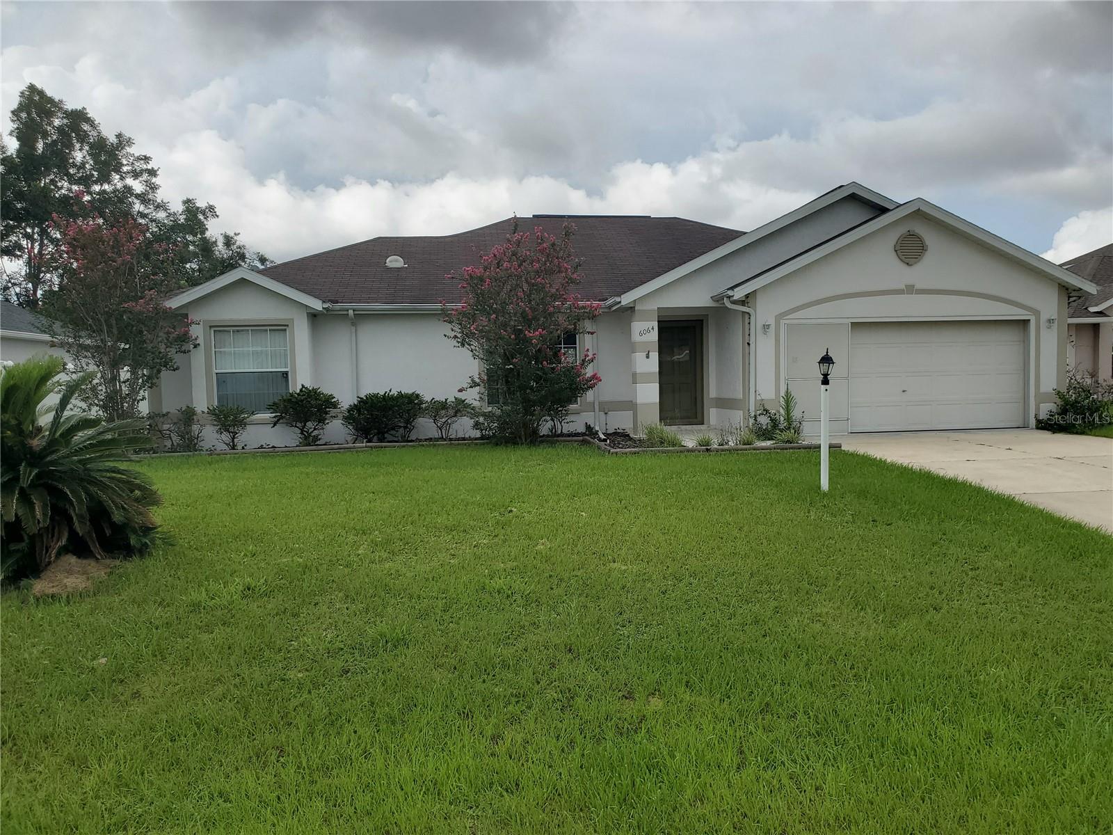 Harvest Meadow (SW Ocala Community) Nice 3-bedroom 2-bathroom 2 car garage for lease, feature open floor plan, walk in closet, fully fenced backyard just steps away from Hwy 200 with shopping, restaurants and medical facilities.