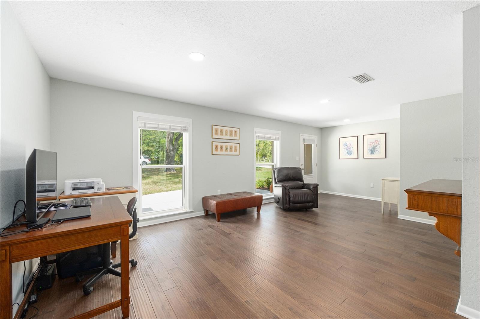 WINDWARD MEADOWS - Residential