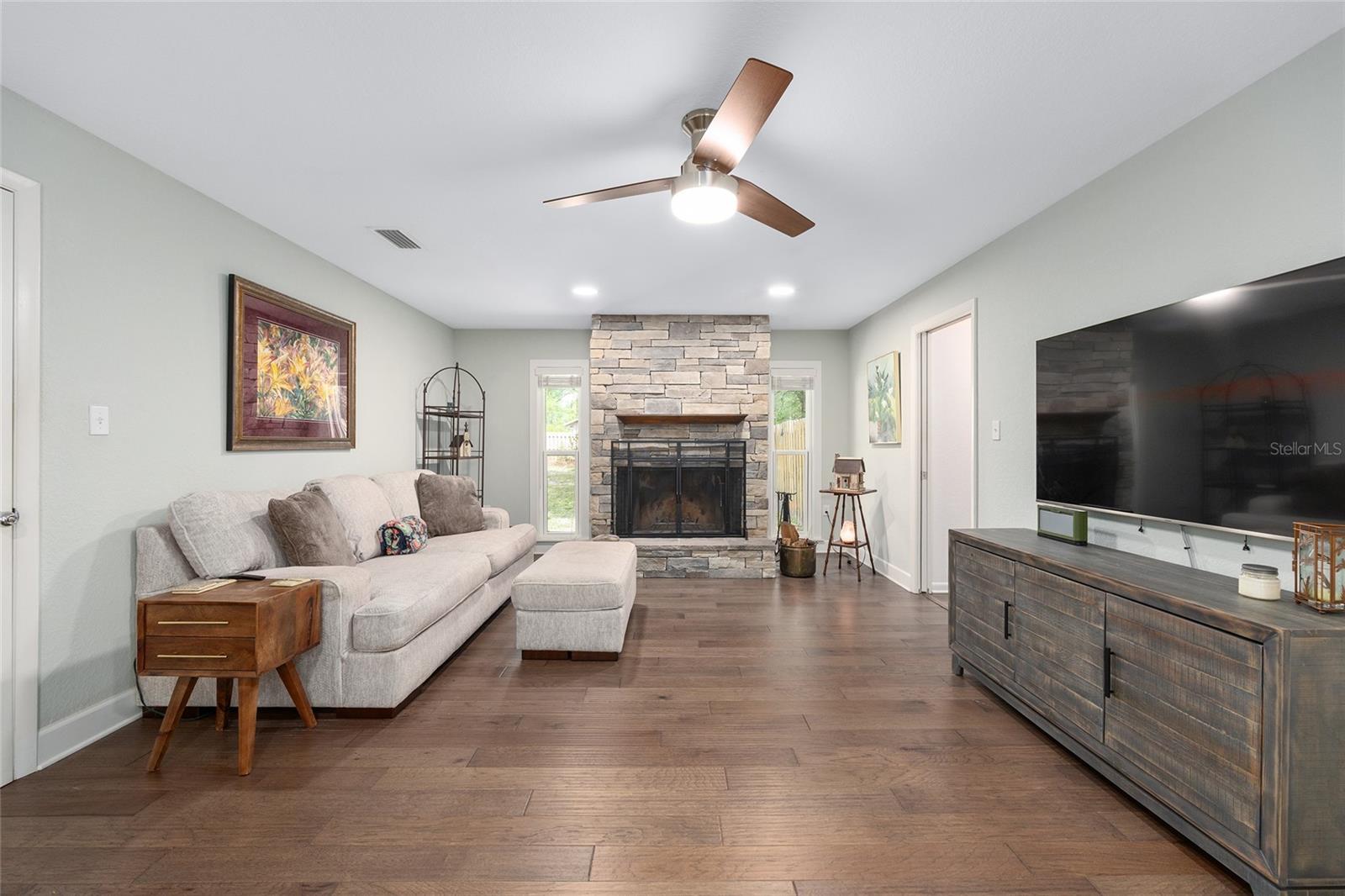 WINDWARD MEADOWS - Residential