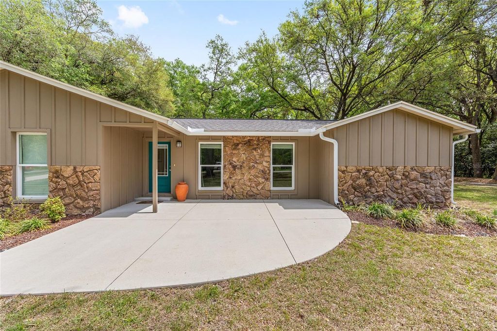 Photo of 2605 SW 100th Street, Gainesville, FL 32608 (MLS # GC539038)