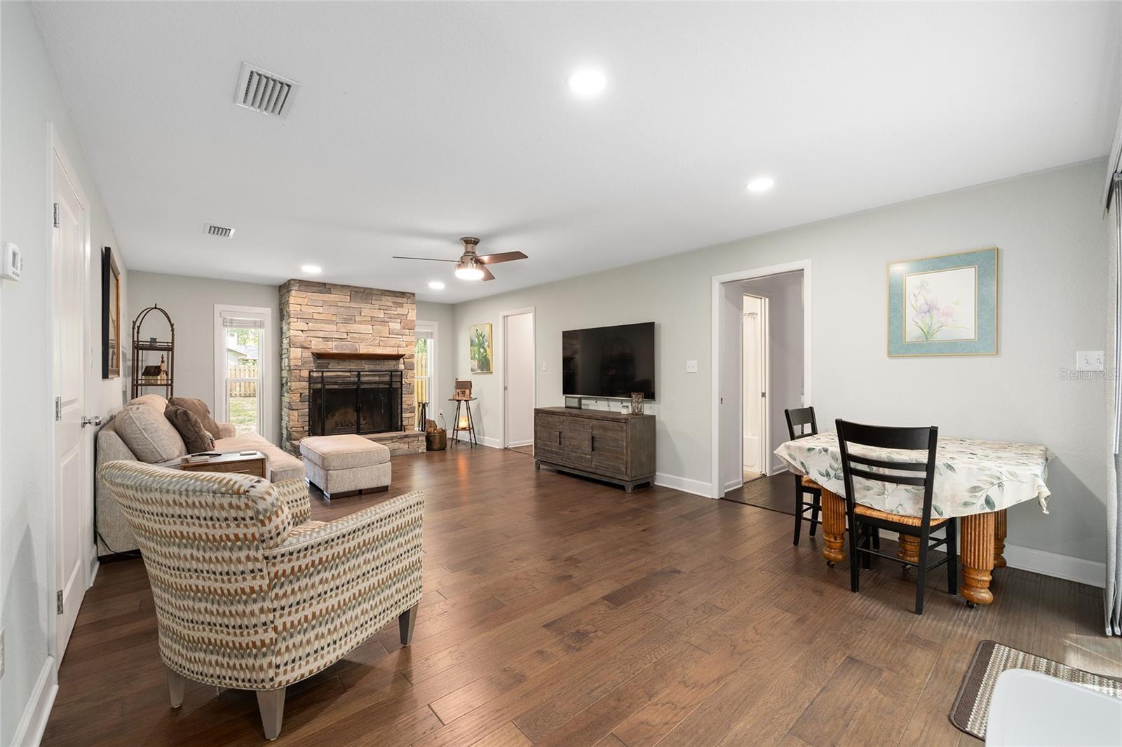 WINDWARD MEADOWS - Residential